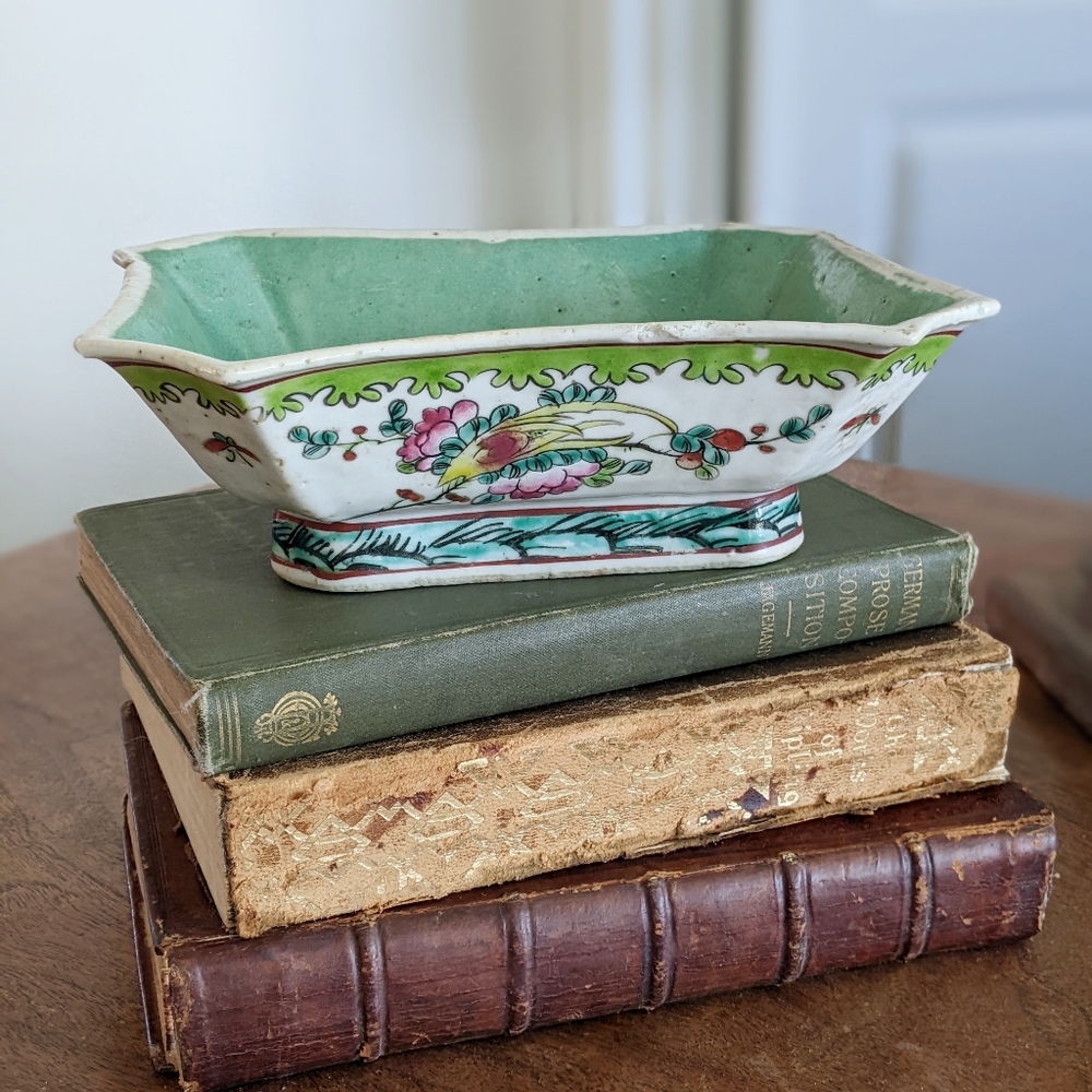 19th Century Porcelain Chinese Familia Offering Bowl